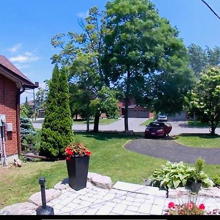 Furnished Family Home Near Toronto - Great Location Game Room - Backyard - Parking & Self Checkin بيكرينغ المظهر الخارجي الصورة