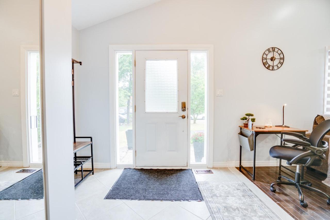 Furnished Family Home Near Toronto - Great Location Game Room - Backyard - Parking & Self Checkin بيكرينغ المظهر الخارجي الصورة