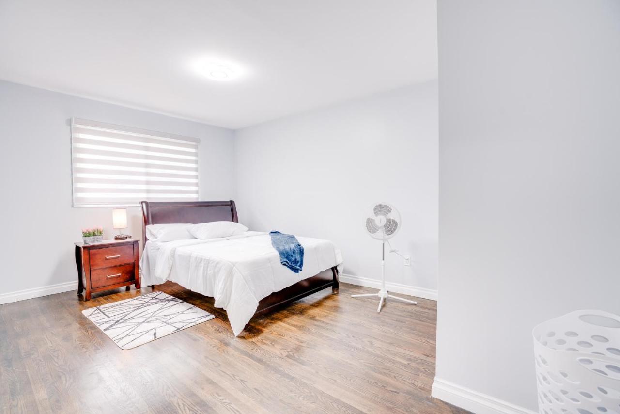 Furnished Family Home Near Toronto - Great Location Game Room - Backyard - Parking & Self Checkin بيكرينغ المظهر الخارجي الصورة