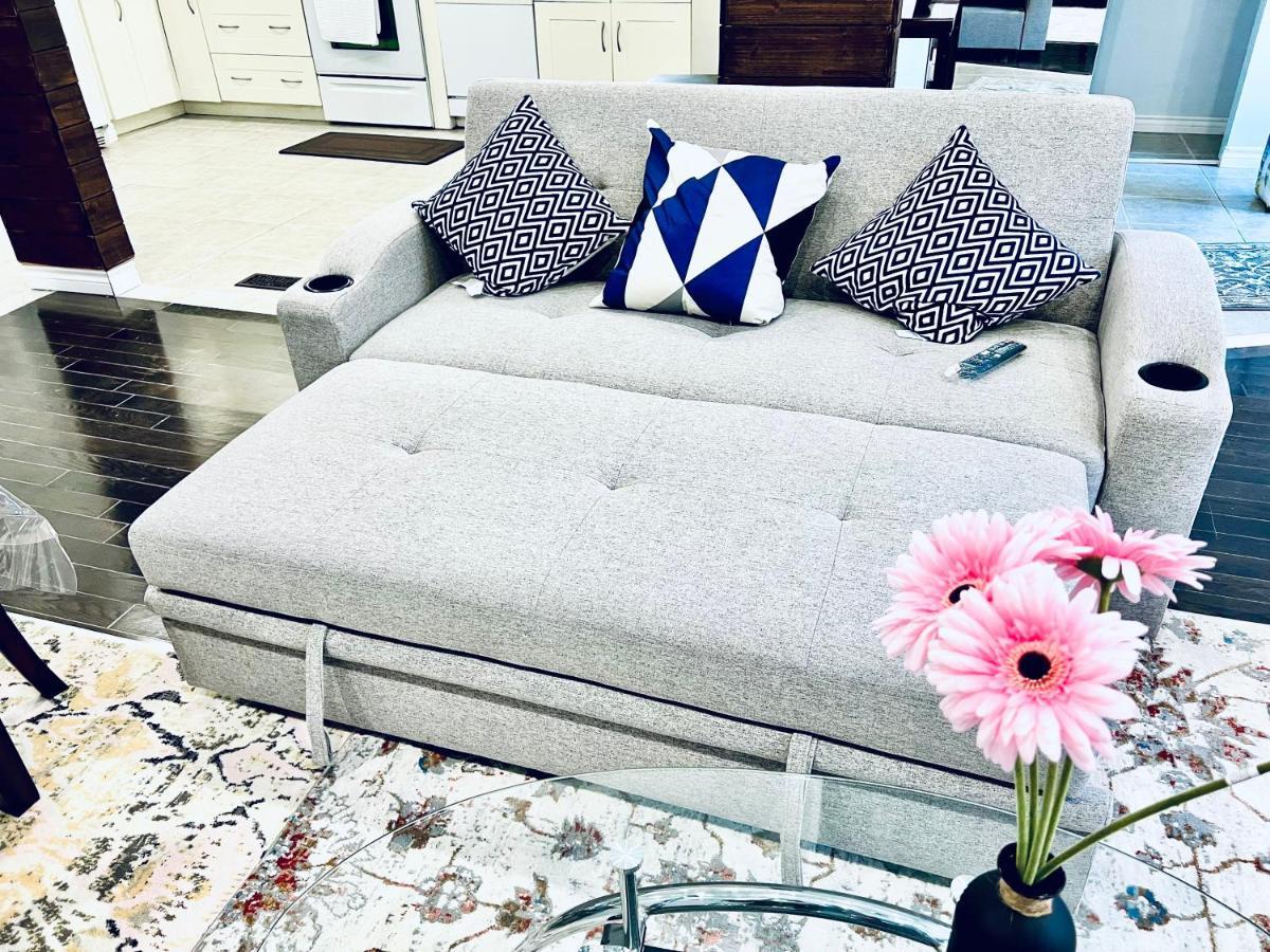 Furnished Family Home Near Toronto - Great Location Game Room - Backyard - Parking & Self Checkin بيكرينغ المظهر الخارجي الصورة