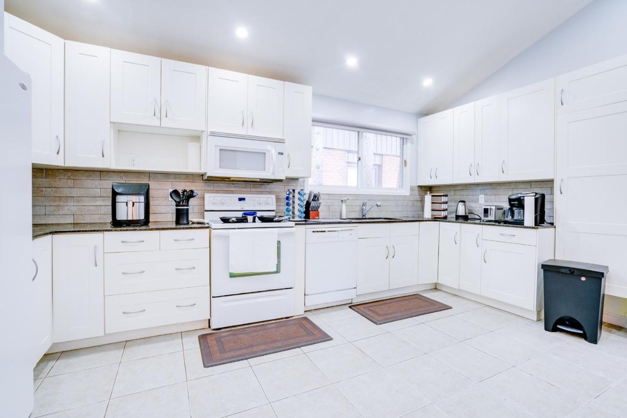 Furnished Family Home Near Toronto - Great Location Game Room - Backyard - Parking & Self Checkin بيكرينغ المظهر الخارجي الصورة